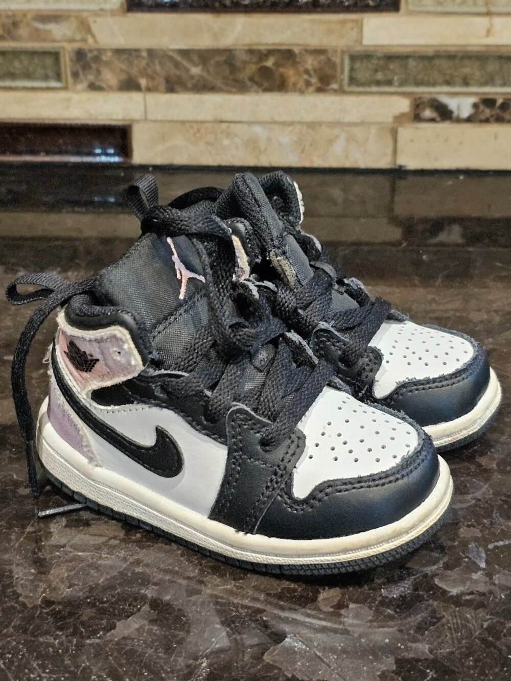 Nike Air Jordan 1 Mid SE "Zen Master" Sneakers (5)